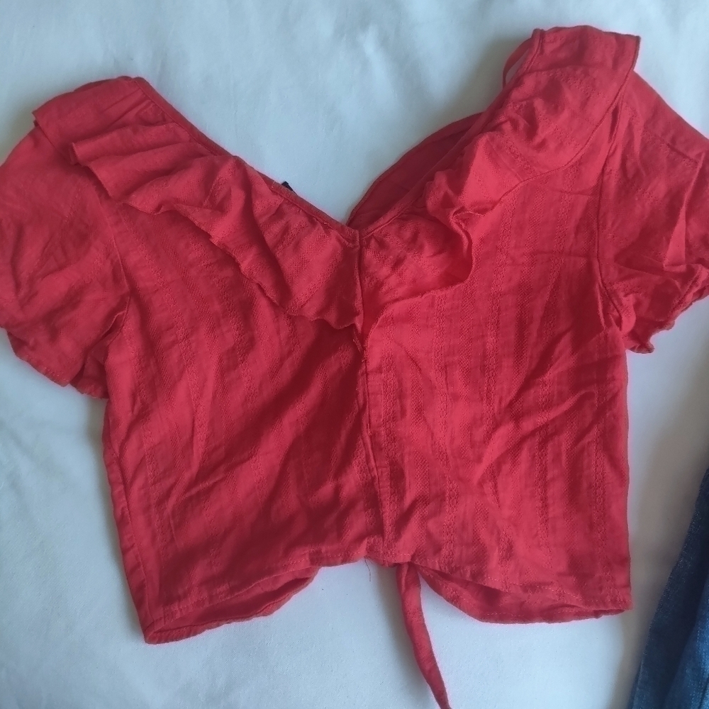 👍 Red Tie-Front Crop Top - Size S - Picture 3 of 4